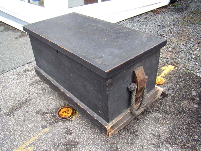A 19th century sailor-made lift-top seachest circa 1840 with fabulous carved cleats and rope beckets — image 3